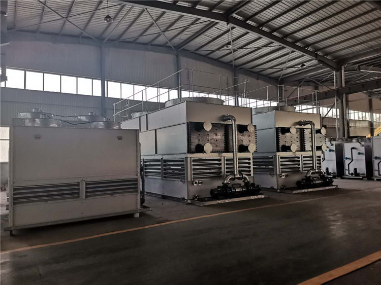 橫流閉式冷卻塔的安裝現(xiàn)場